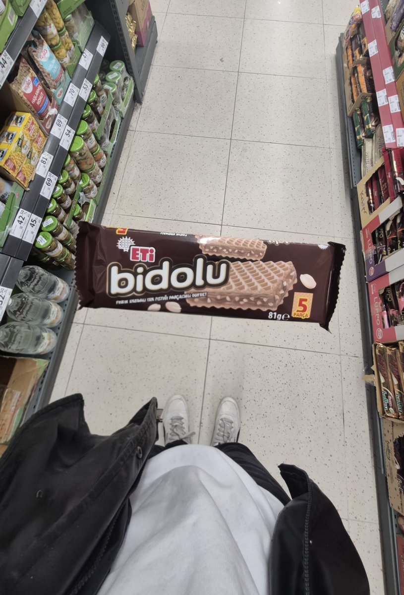 younesemr tweet media