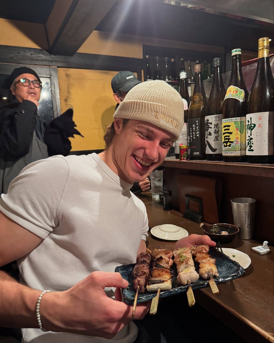 Elliot tweet media