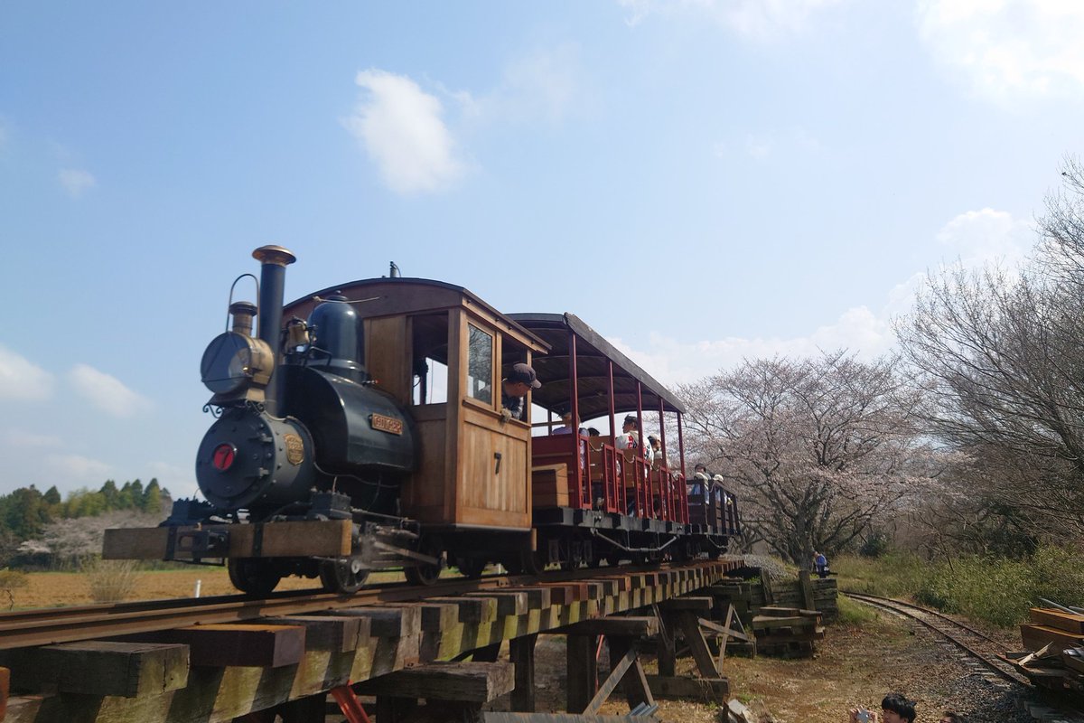 その後、サドルタンクと木製キャブのポーター製蒸気の魅力を語ってくれた。
　※画像の蒸機は和製