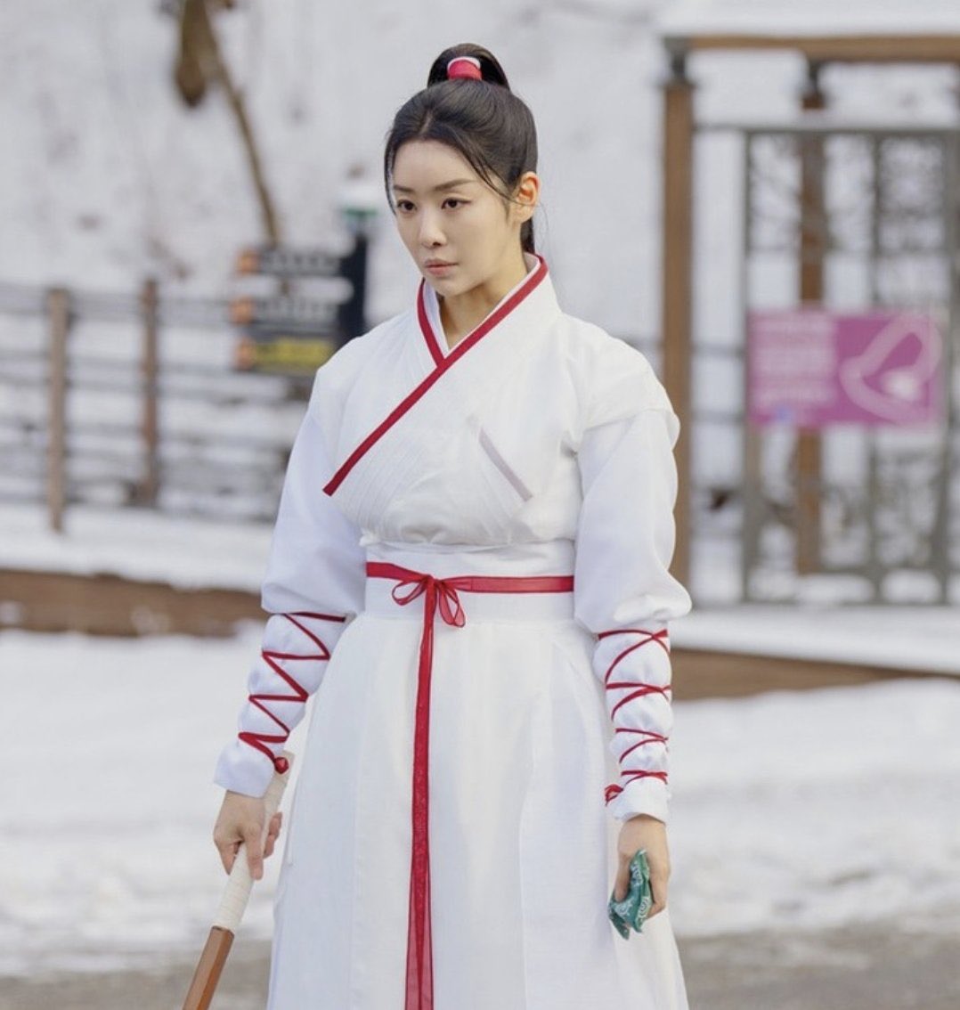 <a href="/bmilchin9/">참개구라</a> <a href="/Safari_liv3/">Safari</a> The skirt flows smoothly rather than having the distinct pleated structure of a 貼里，more like mordern Chinese Wuxia costume.
