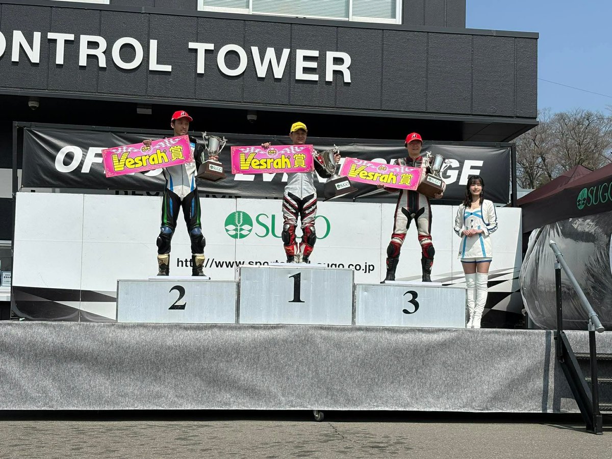 Bee house tweet media