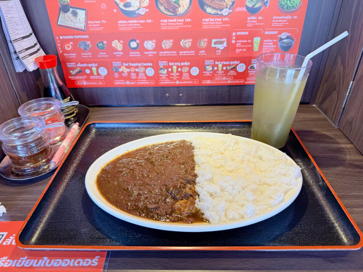 woodball's tweet image. サウナ前に、RAMENGA(ラーメンア)で、カレーライス🍛普通に美味しかった😋
この味集中カウンターの居酒屋あったら、面白いかも❗️誰にも邪魔されず、ツマミとビールで、本読んだりスマホいじったり、最高かも☺️
まあ僕は、みんなでワイワイやるのが好きだけど😅
#タイ #バンコク #スクンビット22