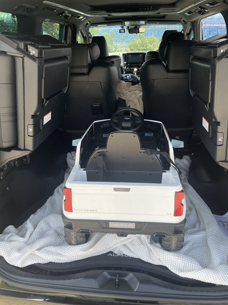 RgujQy's tweet photo. 我が子が昨日シボレー　
シルバラード納車した
お花見しに行って来た https://t.co/kj4qKCjPCo
