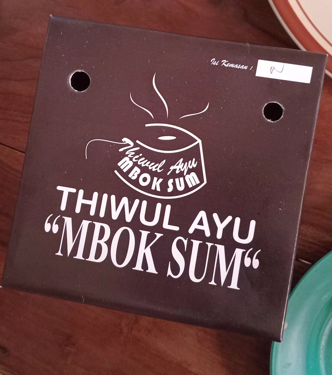 📍 thiwul ayu mbok sum
ini adalah thiwul terenak (versi keluargaku). udah sering nyobain berbagai macam thiwul dan inilah yang terenak. selain enak, harga dia juga murah bangetttt. tadi beli yang rasa ori dan nangka, beuh enak semua 😋‼️