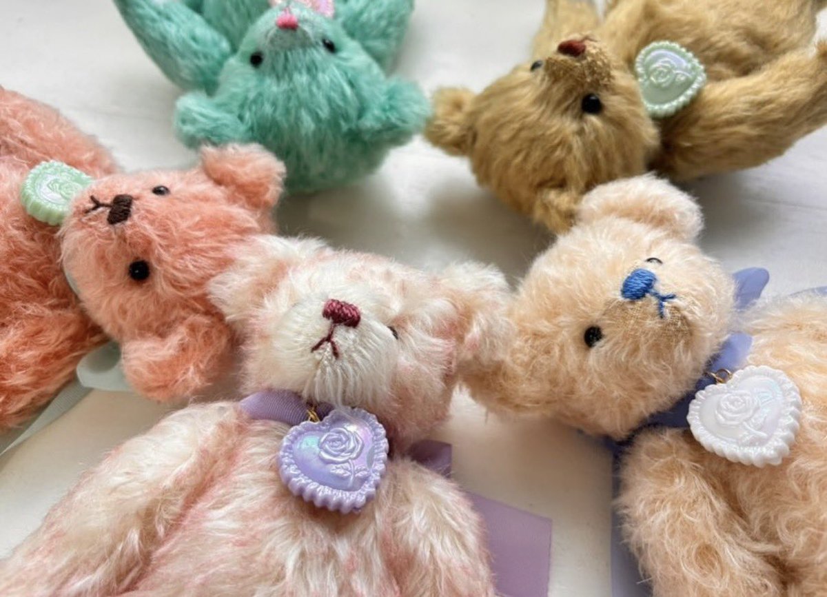 magie_bear's tweet photo. 今年作りたいものを書き出し
どのタイミングで販売しいつ作るかを
やらなくちゃなことと合わせて整理

今年イベント少ないと思ってたけど
ひとまずこれで充分だとなりました（笑）

全部形になるかはわからないけど
今ある沢山のアイデアを形にして
ちゃんと手に取ってもらえるようにしたいと思います https://t.co/cDq7R8ps9B