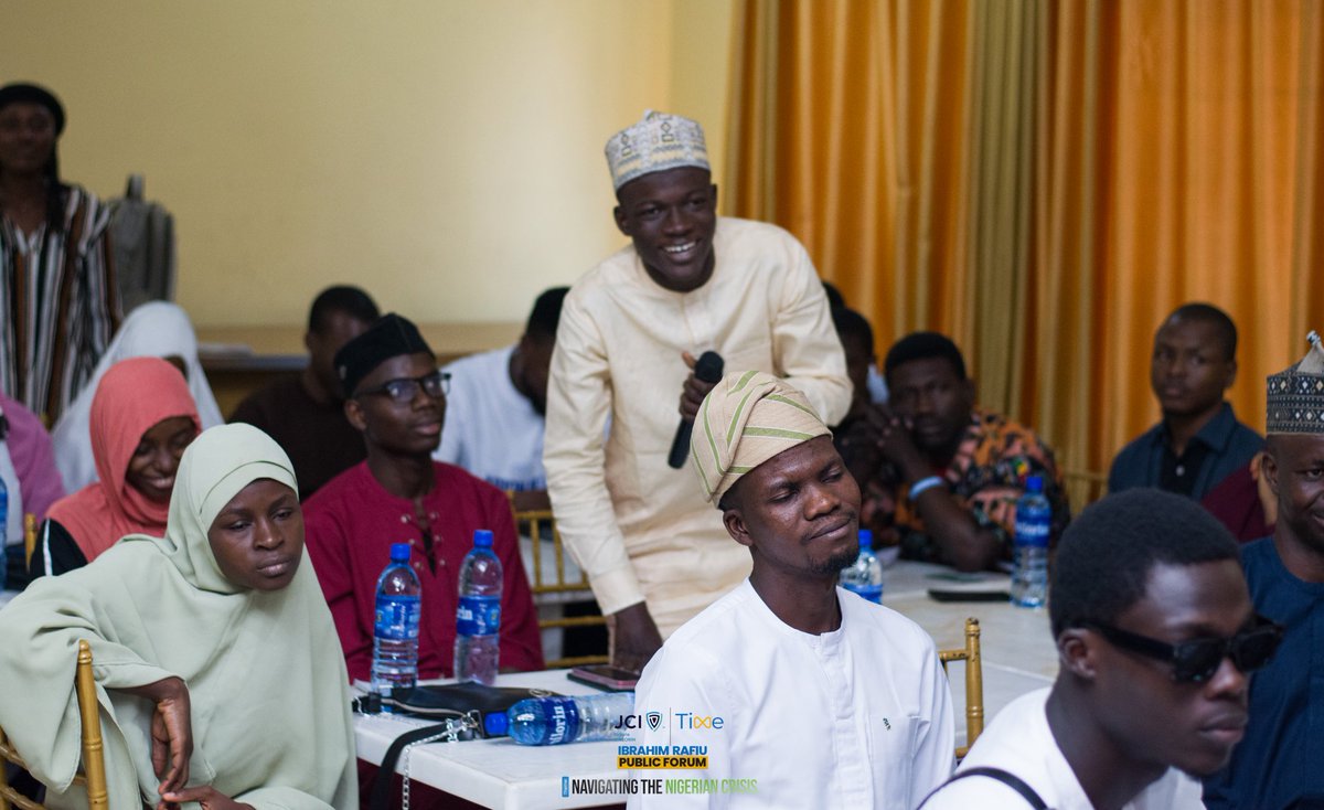 AnifowoseFaruk's tweet photo. @JCIN_UNILORIN Ibrahim Rafiu Public forum with the theme and sectors treated in Frame 1.

Frame 2 was me pointing out the discussion on drug abuse was  focused only on humans. https://t.co/7ksECl7NAU