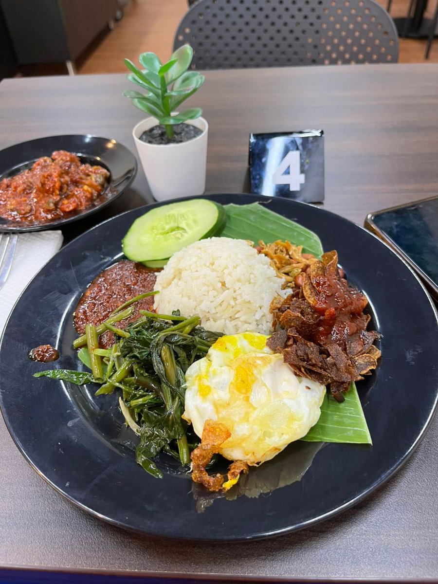azmimanutd's tweet photo. Breakfast https://t.co/BCFymVNbGz