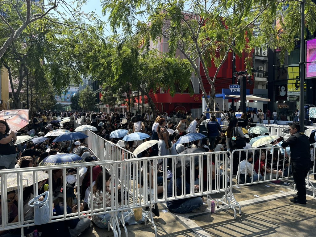 Centerpoint Siam Square tweet media