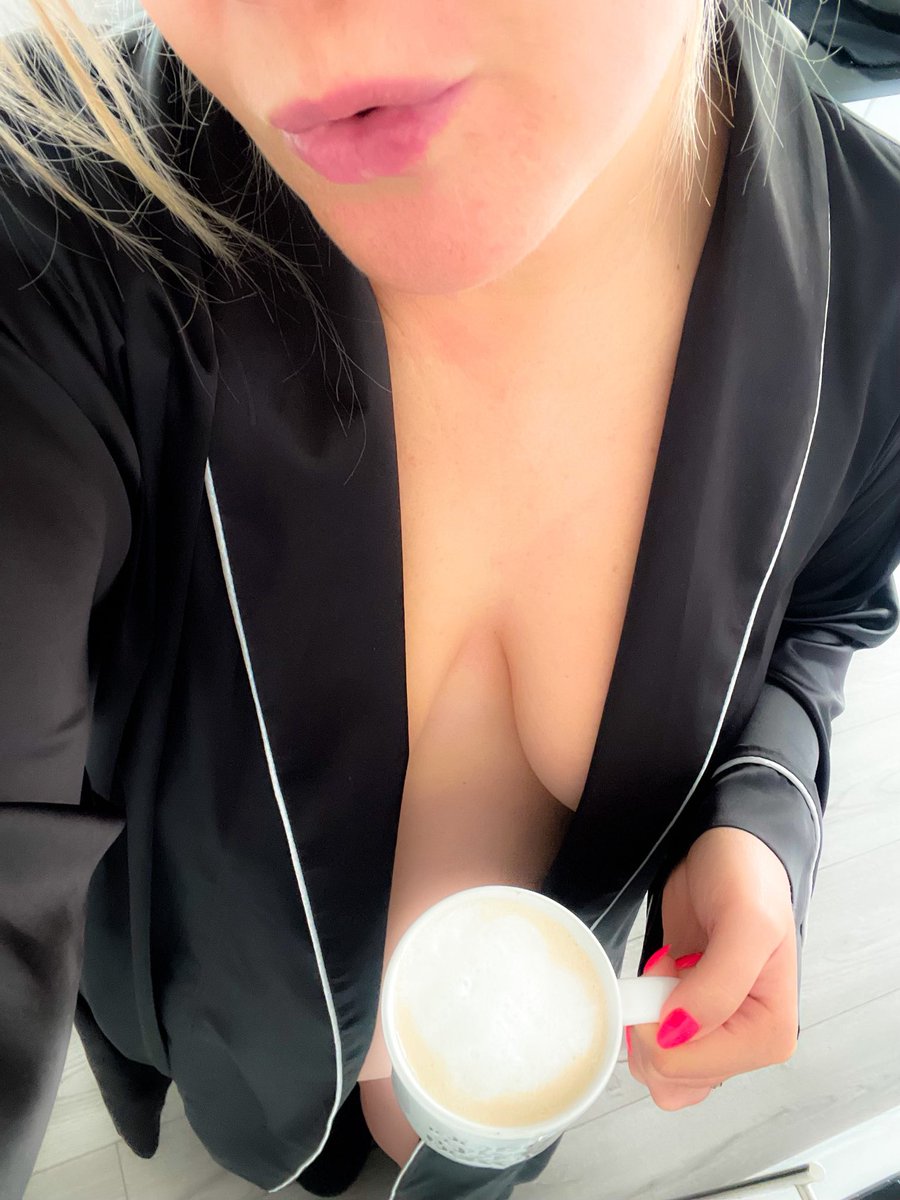 Blondie 💋 tweet media