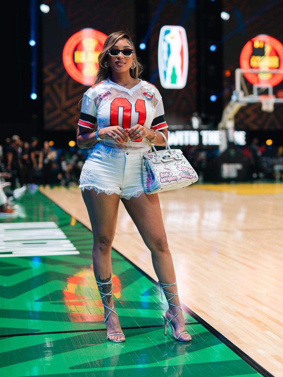 VillageGuluva's tweet photo. Nadia Nakai attended a Basketball Africa League match. 😍👌 https://t.co/TwqsWlcAyI