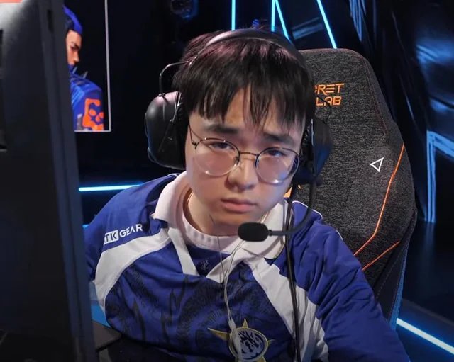 a n t O N I tweet media