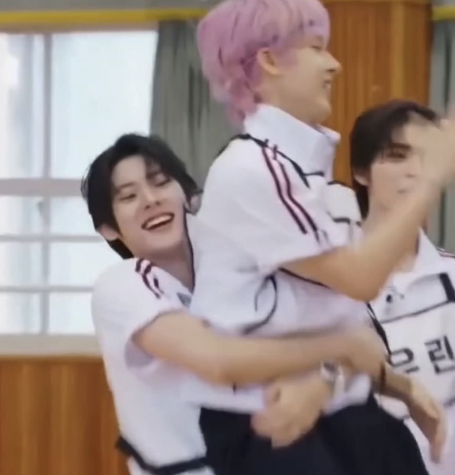 타코 ◡̈⋆* tweet media