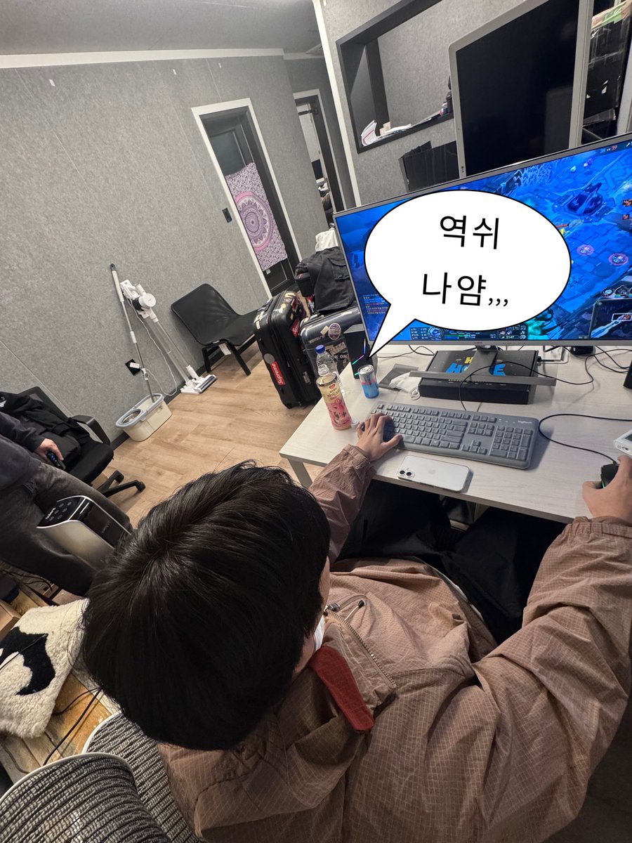 𝚁𝚑𝚎 ¹³¹ 🆔 tweet media