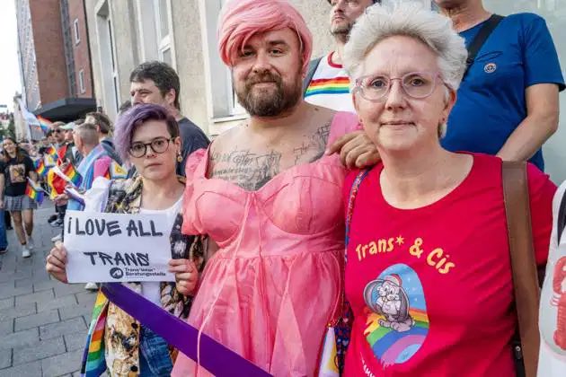 KeinAnschlussUnterDiesemKlarnamen tweet media