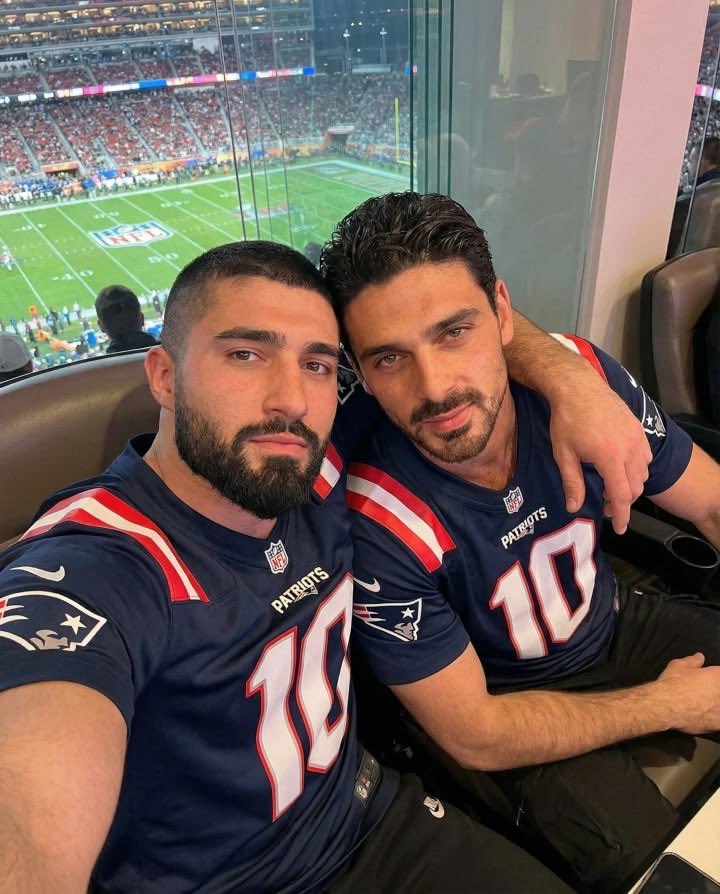 Male Central tweet media