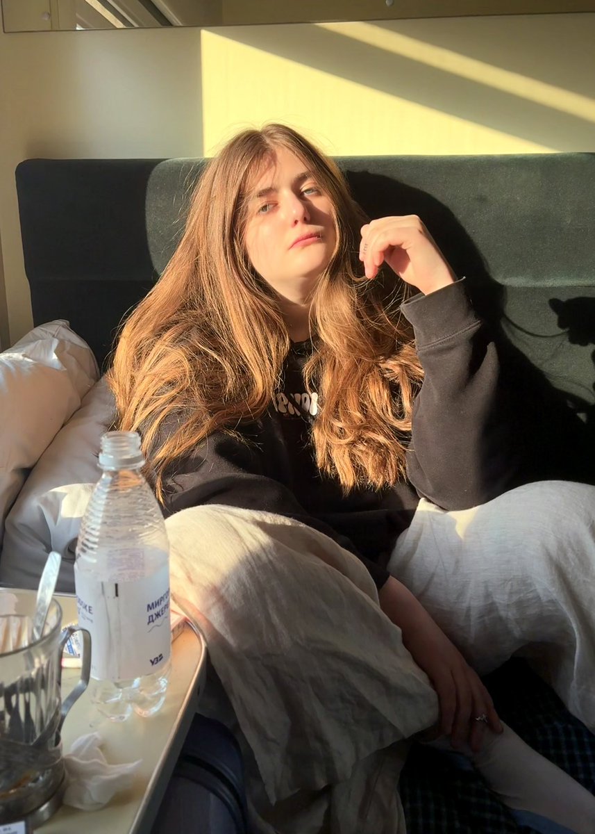 каміла tweet media