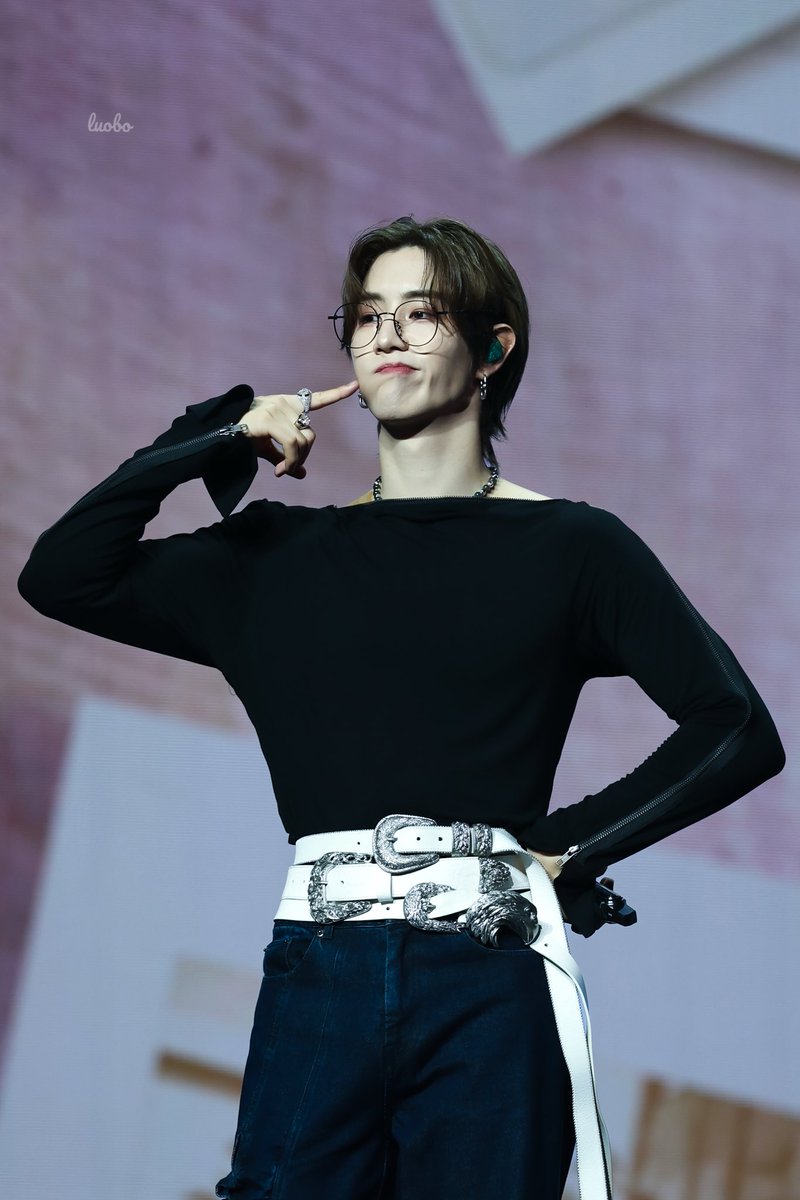 luobo0527's tweet image. Silhouette: The Shape of You
FANCON 2025–2026
MACAU

成熟年上MARK🆚可爱年下MARK

#MarkTuan
#Silhouette
#StudioCityMacau
#FunNeverEnd
#MarkTuanTheShapeOfYou_Macau