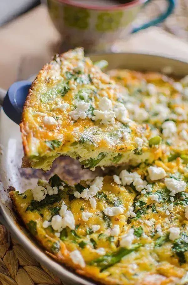 Living_Lou's tweet image. Switch it up by making this fabulous frittata! 

Recipe uses eggs, milk, chili flakes, cheddar cheese, bacon, asparagus, fresh parsley and crumbled feta cheese! 

RECIPE: buff.ly/2VC6AS6
#foodie #delicious