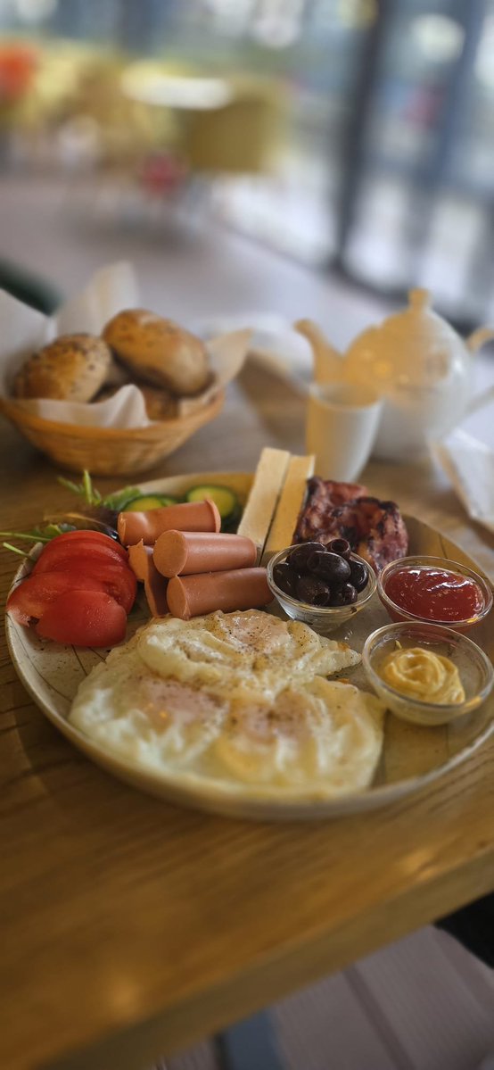 TheBeastzilla's tweet image. Good morning, 

Starting the day like this already feels like winning 😍

Who else is hungry just by looking at this?

Drop your breakfast pic and cost! 👇
Cost : 18$

#GoodMorning #BreakfastGoals #BreakfastTime