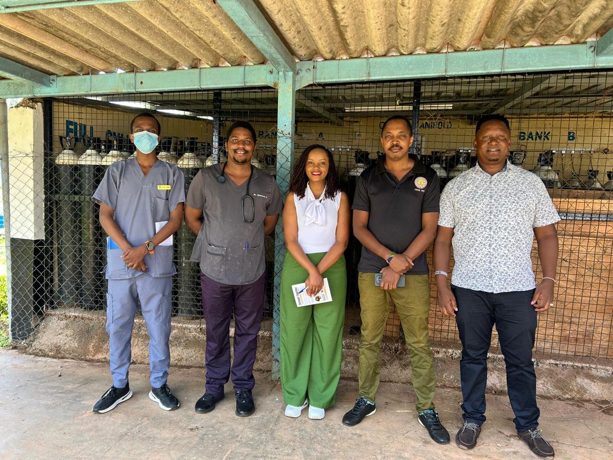 Tots Liz tweet media