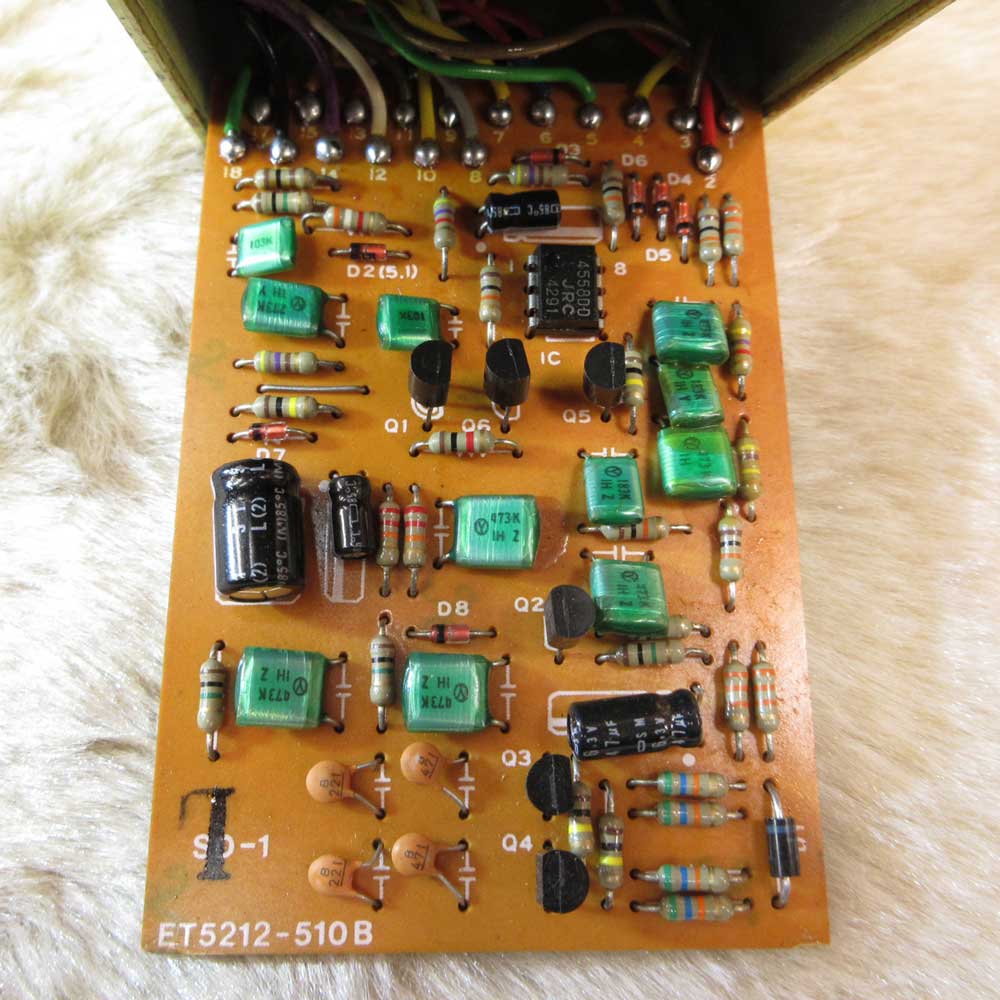 hands_part2's tweet photo. 中古　BOSS SD-1 1985年製

https://t.co/qijoNvNA2Z

#シモクラセカンドハンズ　#下倉楽器
#boss #sd1 https://t.co/jFSsYeOWxS