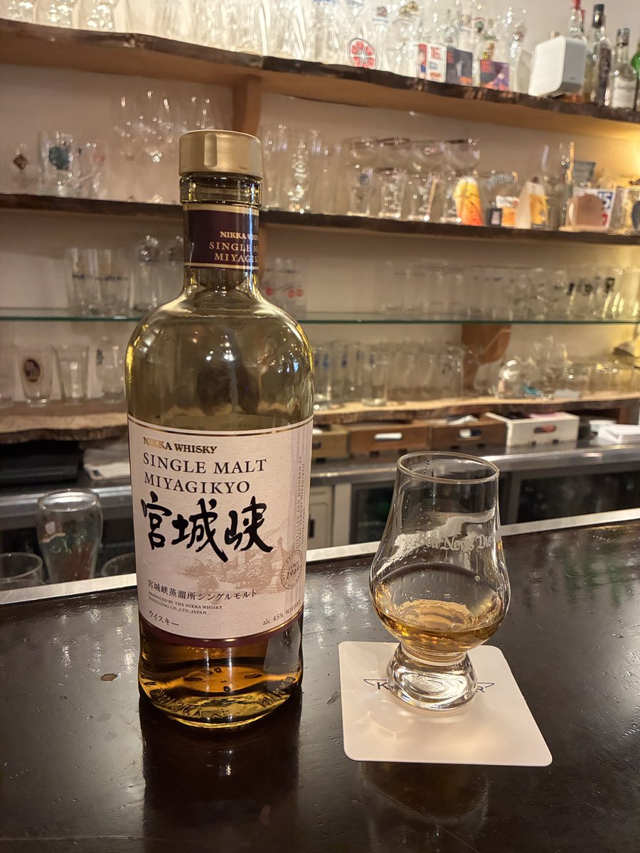 ToruGuide's tweet photo. Miyagikyo, one of the flagship malt whiskies of Nikka, a major distiller in Japan, offers me a hint of apple-like flavor with a slight sweetness. Its smooth taste spreads all over my mouth. It suits a lovely spring late afternoon on Sunday. https://t.co/lzF2dvmUY5
