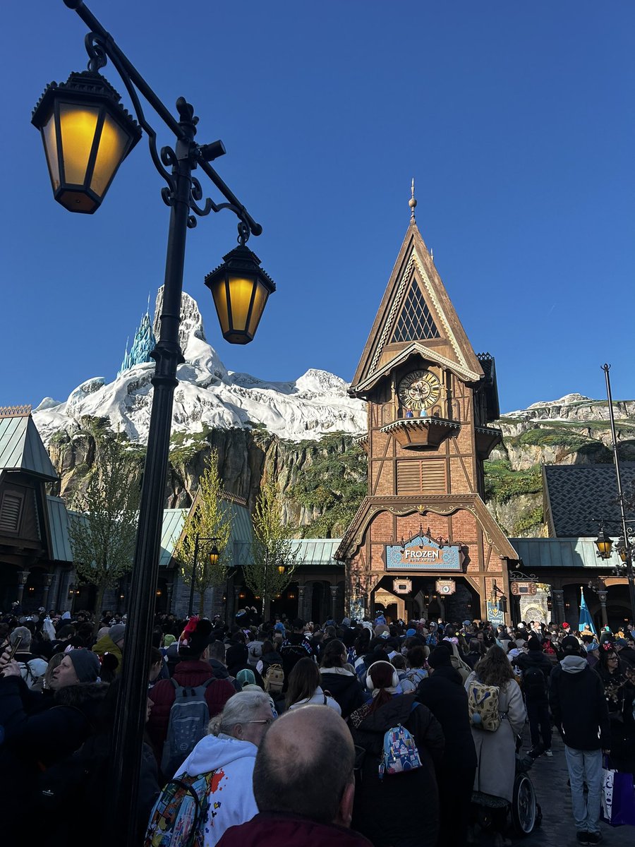 4:00 d’attente pour l’attraction Frozen Ever After