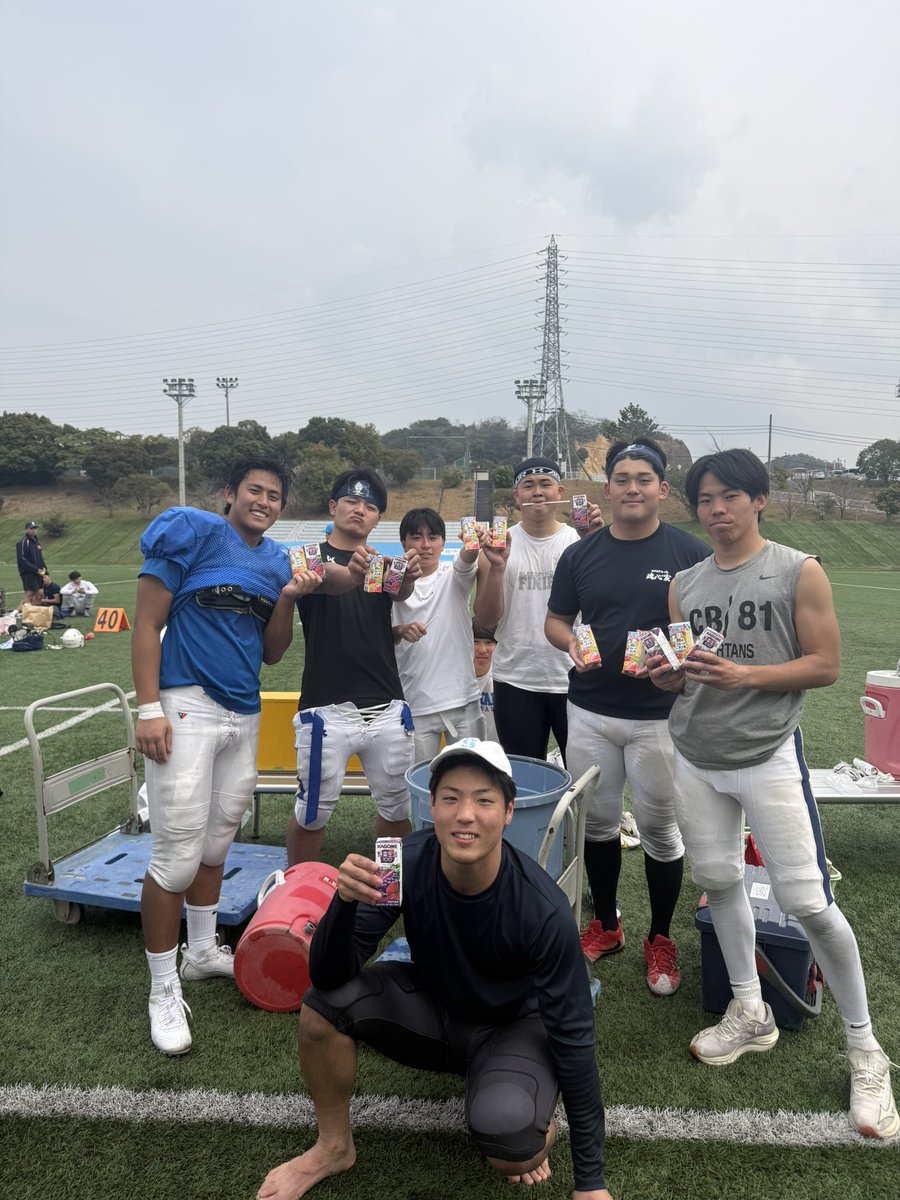 SPARTANS_OUHS's tweet photo. こんにちは☘️🌸
本日OBの方からジュースの差し入れを頂きました！🌟🍹
ありがとうございます😊
少しずつ春の陽気になってきており、いよいよ春シーズンが始まります！🏈✨
部員一同、練習に精進しています！　
応援の程よろしくお願い致します📣🔥 https://t.co/PEDG1cqSPW