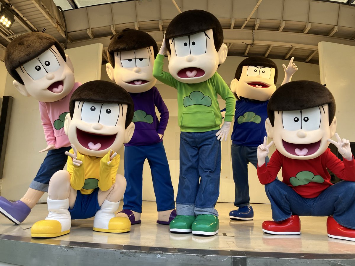 🌸🌸🌸🌸🌸🌸🌸🌸🌸🌸
　#おそ松さん 10周年記念
　#大松の市 3/29グリーティング
🌸🌸🌸🌸🌸🌸🌸🌸🌸🌸

このあと、18時から8階屋上スカイデッキ広場でグリーティング開催します🙌
参加自由ですので、ぜひお越しください🙏