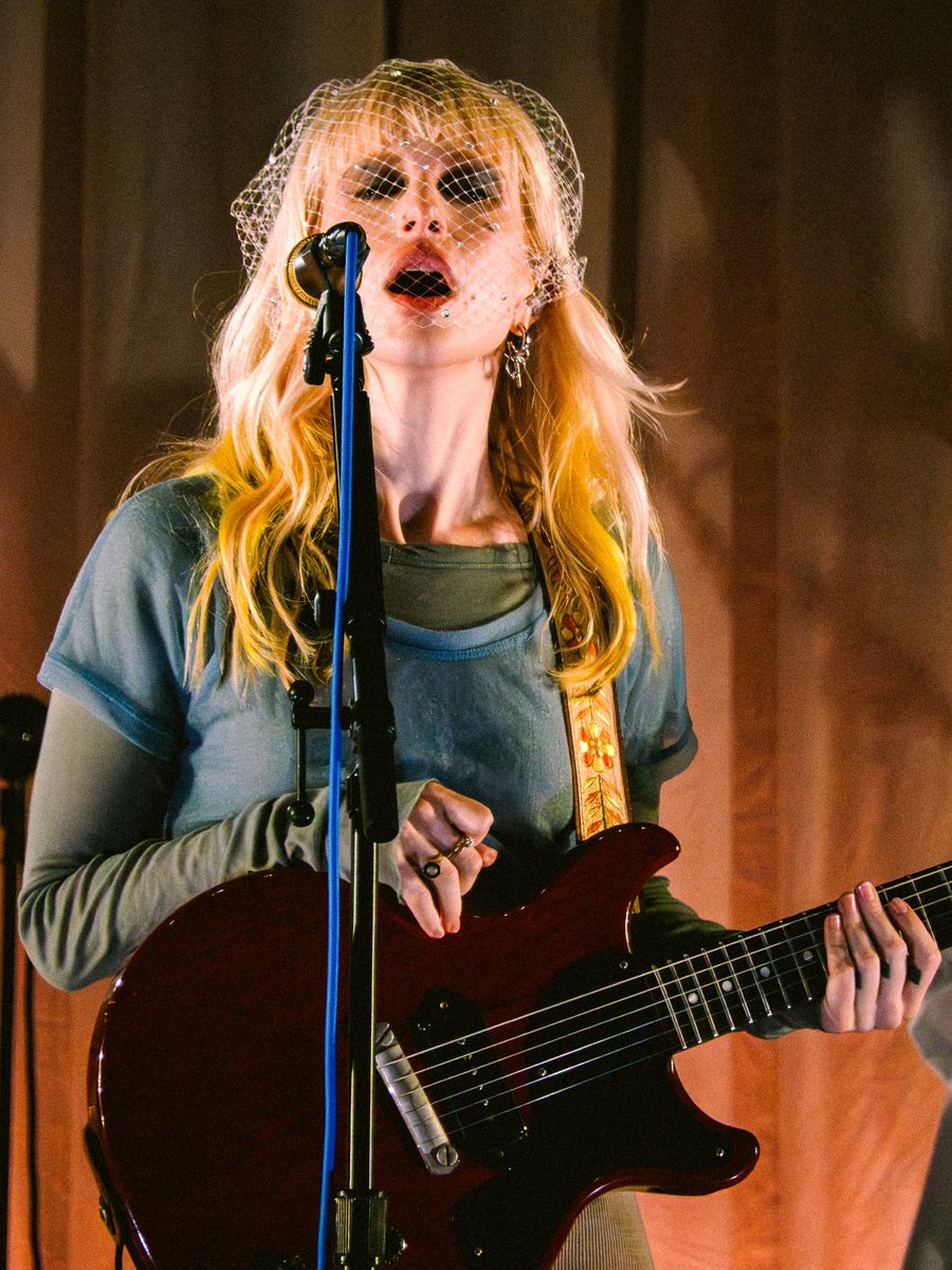hayley williams i have seen beauty before but this is truly a discovery🥹

📸ig: radek66