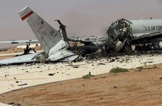 I don't know if ☫ Iran 🇮🇷 will win this asymmetric war, but they’re the only ones who have shown the world what can happen to America's Airborne Warning and Control System (AWACS). #BFMTV image. 🚀🚀🚀

#Iran #Israel #USA #MiddleEast #AWACS