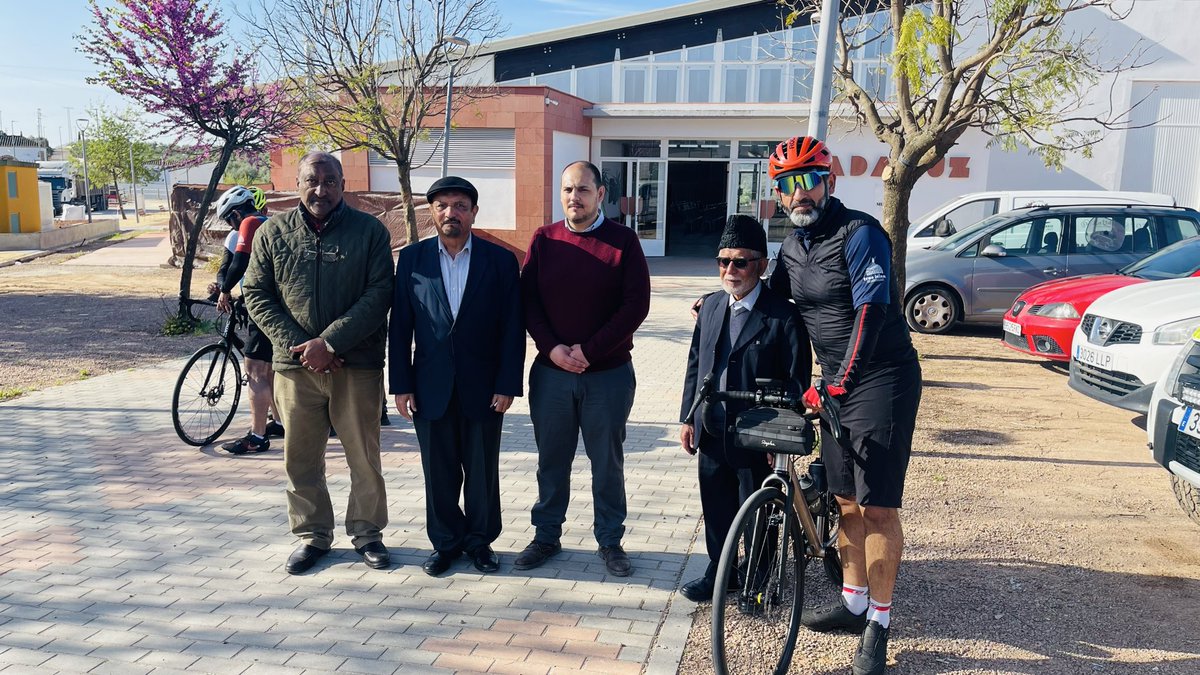 UUsmanAhmed's tweet photo. #RideforPeace Day 1 Update

Cyclists stopped in the town of #Adamuz to pay their respects, observing a minute’s silence in memory of those who lost their lives in the tragic rail crash on 18 Jan

Ahmadiyya Muslim Community offers its deepest condolences to the bereaved families. https://t.co/9HldkKimSc