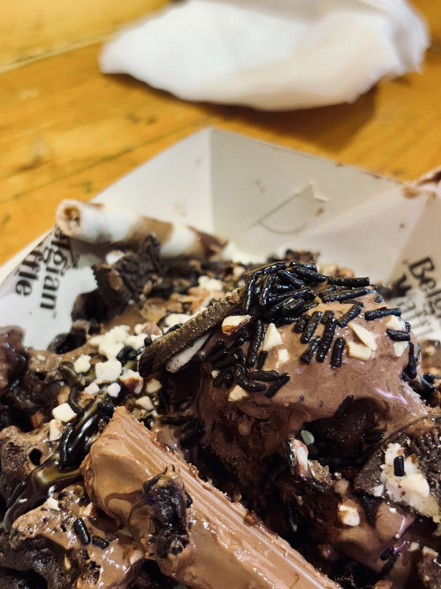 FoodBeforeWork's tweet photo. Would you share this or eat alone? ππ«
π Belgian Waffles, Pondicherry
#FoodBeforeWork
#PondicherryFood
#ChocolateLover https://t.co/Dd85eF1QVZ