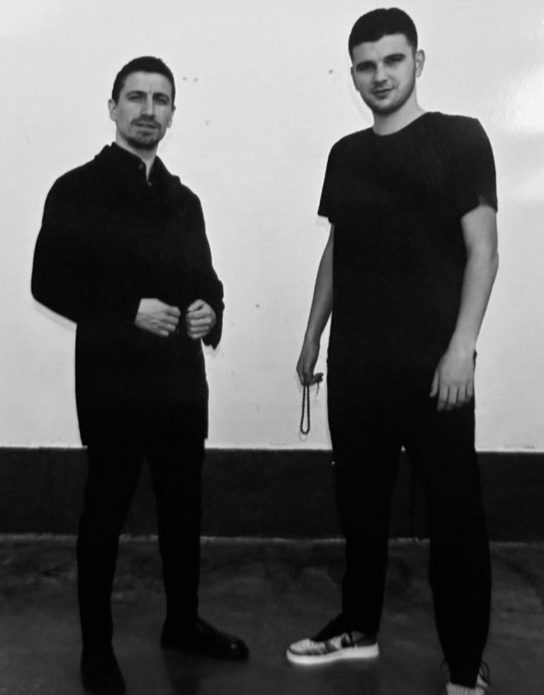 yescontextfb's tweet photo. Komutan Mert Hakan Yandaş’ın cezaevindeki fotoğrafı.. #MertHakanaÖzgürlük https://t.co/iHPaElmJz4