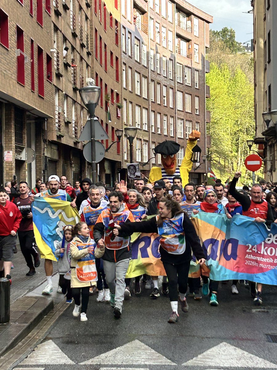 AEK_eus's tweet photo. #Abusu n kriseilu faltarik eztugu euskararen oraina eta geroa argi ikusteko! #Bilbo #24KORRIKA https://t.co/opvJkdv2vq