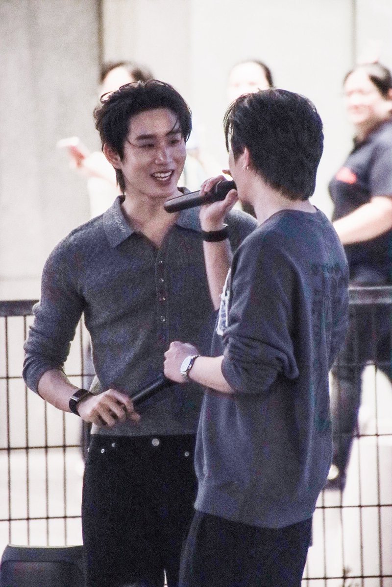 meG. | 🌃 tweet media