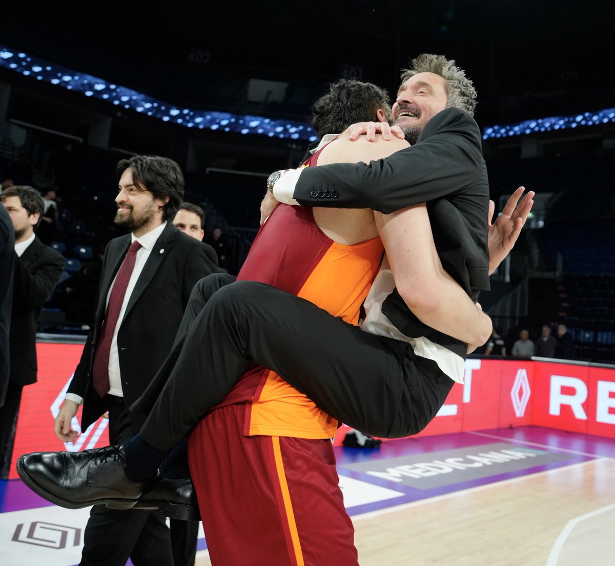 FCN Basket tweet media