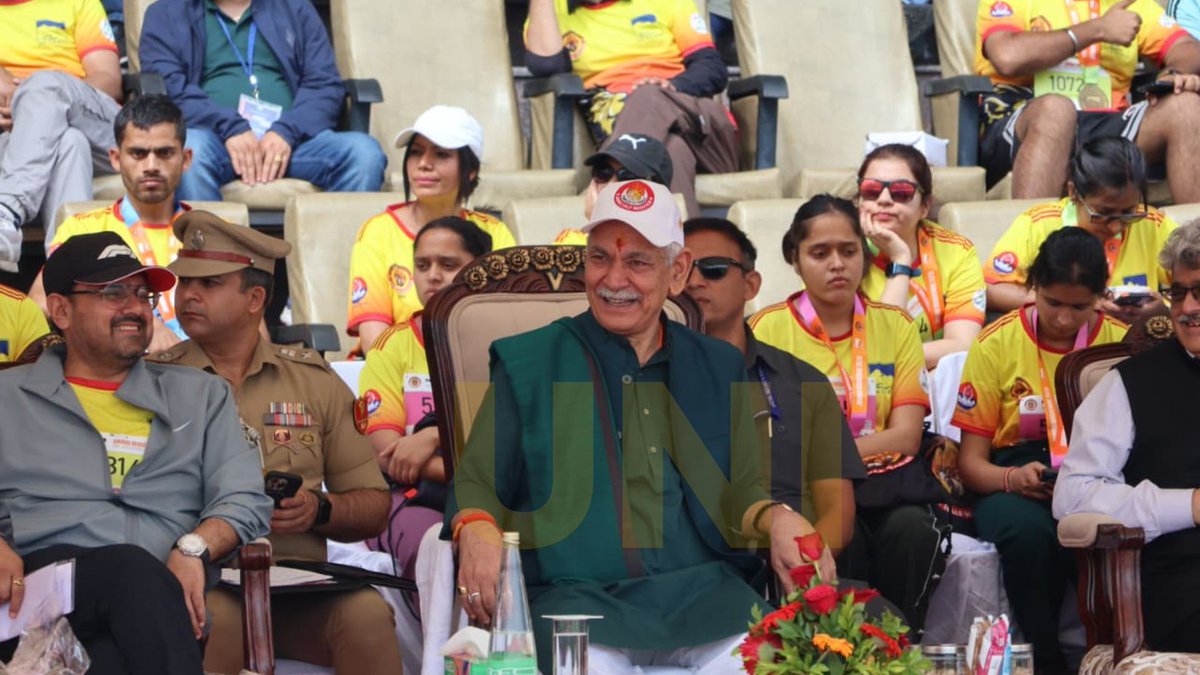 UNI_Photos's tweet photo. In Photos | Jammu and Kashmir Lieutenant Governor Manoj Sinha attended the prize distribution ceremony for the winners of the Jammu Marathon at Maulana Azad Stadium in Jammu.
📸: Aman Sharma / UNI
@OfficeOfLGJandK | #JammuAndKashmir | #ManojSinha | #JammuMarathon | #UNI https://t.co/PwbAXKvrEH
