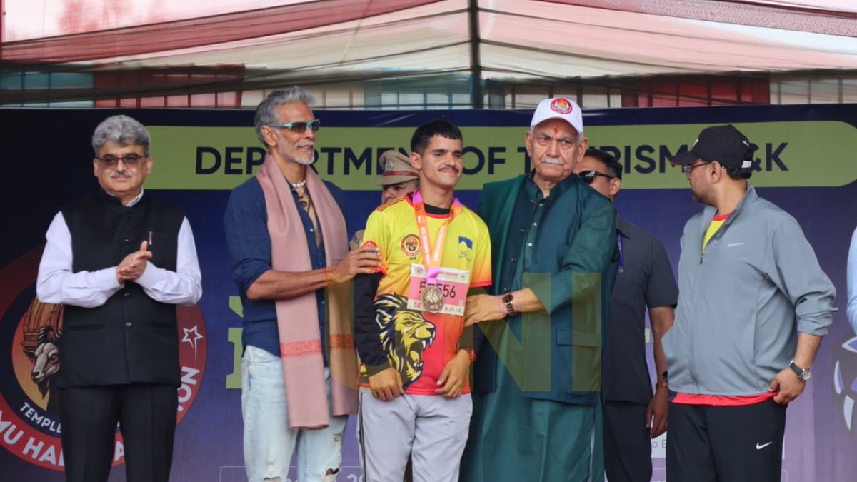 UNI_Photos's tweet photo. In Photos | Jammu and Kashmir Lieutenant Governor Manoj Sinha attended the prize distribution ceremony for the winners of the Jammu Marathon at Maulana Azad Stadium in Jammu.
📸: Aman Sharma / UNI
@OfficeOfLGJandK | #JammuAndKashmir | #ManojSinha | #JammuMarathon | #UNI https://t.co/PwbAXKvrEH
