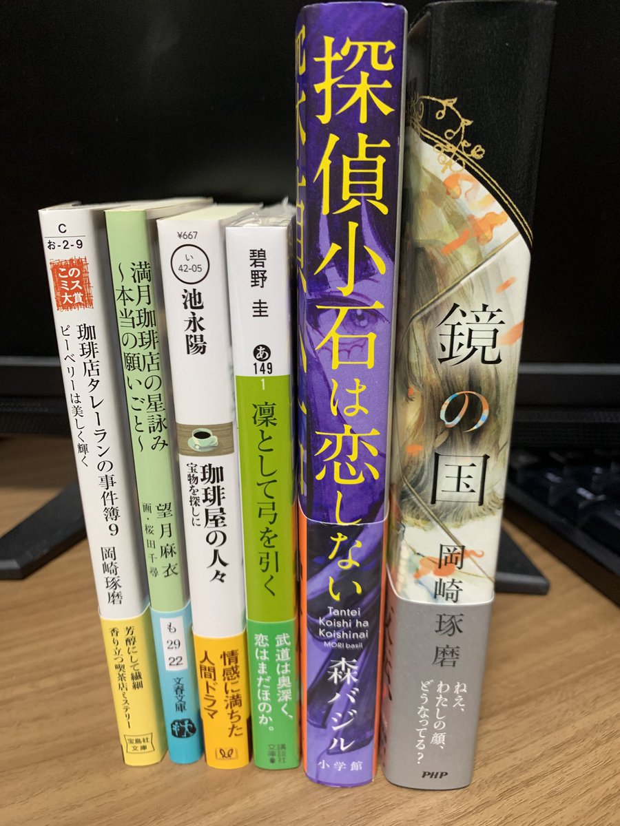 teston1024's tweet photo. タレーラン新刊のサイン会へ行き、また積読本を補充。 https://t.co/VjxPNKp8JV