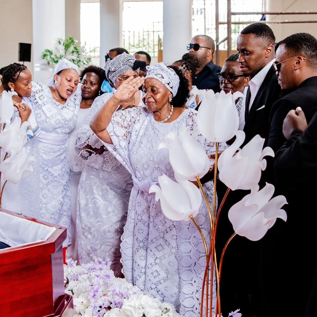 Sekenke One 🌻 tweet media