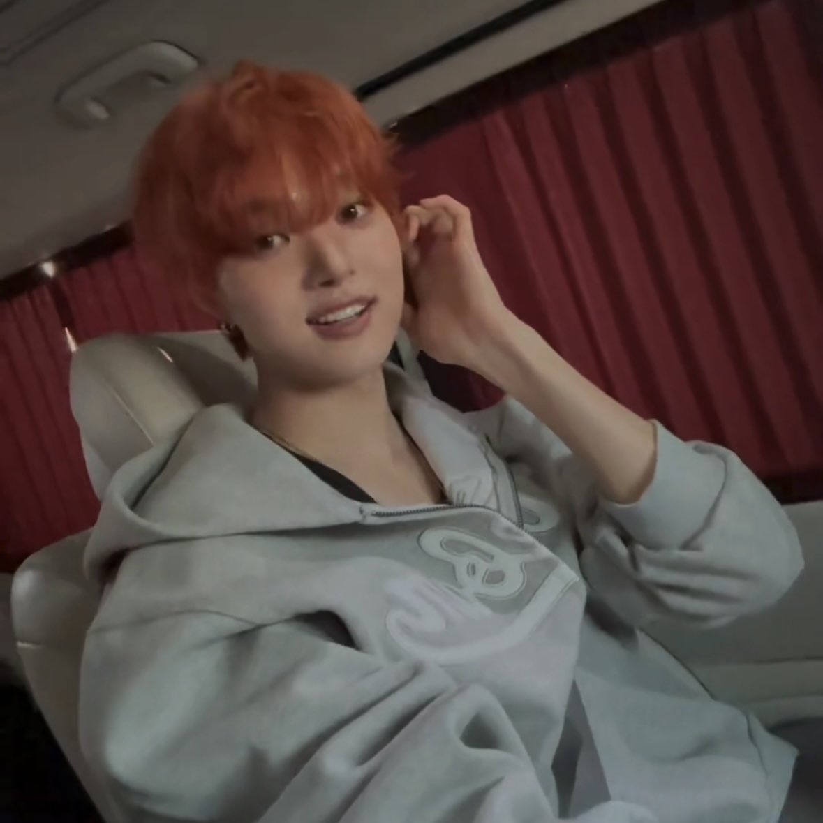 𝖆𝖓𝖌𝖊𝖑 𝖔𝖓 𝖋𝖎𝖗𝖊 tweet media