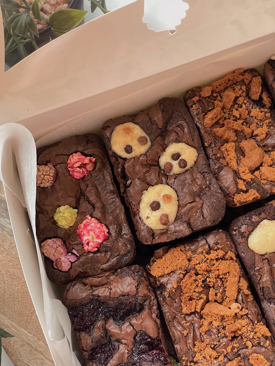 🤍 на сьогоднішню відправку маємо

— 2 коробочки асорті кексів по 430 грн
— 2 коробочки асорті зефіру 12 штучок по 450 грн
— коробочку міні-чізкейків на 6 штучок по 420 грн
— коробочку брауні на 8 штучок по 600 грн

💌 доставка новою поштою, сплата на ФОП