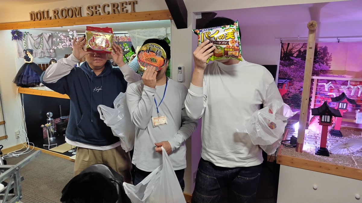 Factory_Susanoo's tweet photo. 「ドール撮影 & RC走行会」
第二次じゃんけん大会
~お菓子争奪編~
✊✌️✋
おめでとうございます🎁
皆様に楽しんで頂けてなによりです♪
引き続き、お時間の許す限りお楽しみください😆
#SusanooFactory #DollRoomSECRET https://t.co/8SRizhoM1P