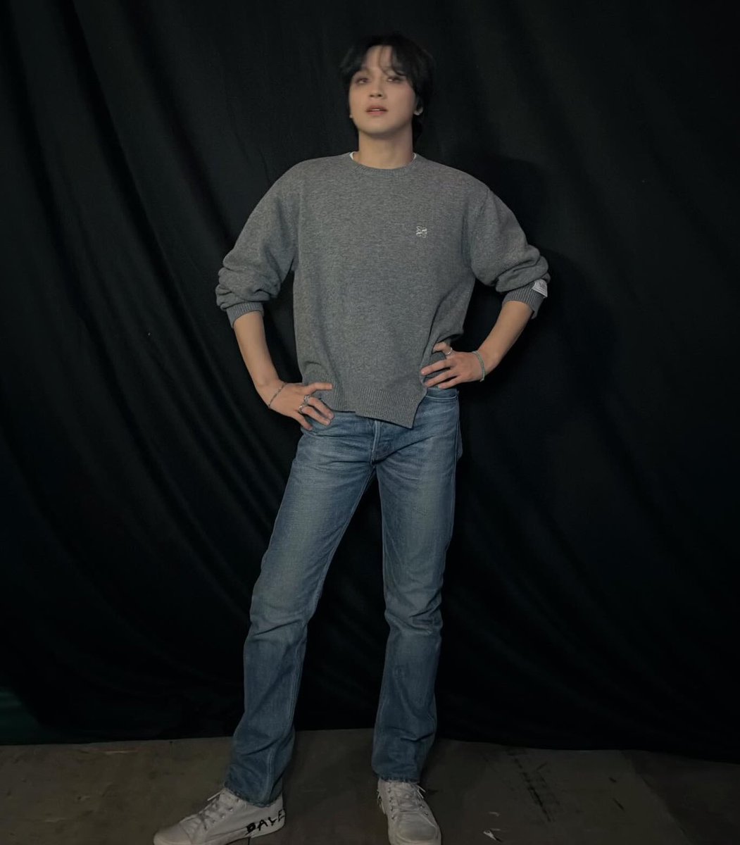 losfunboys's tweet image. I’m on plane…just drank an espresso.. 1 sweet old lady to my right and my momma to my left… it’s fic time