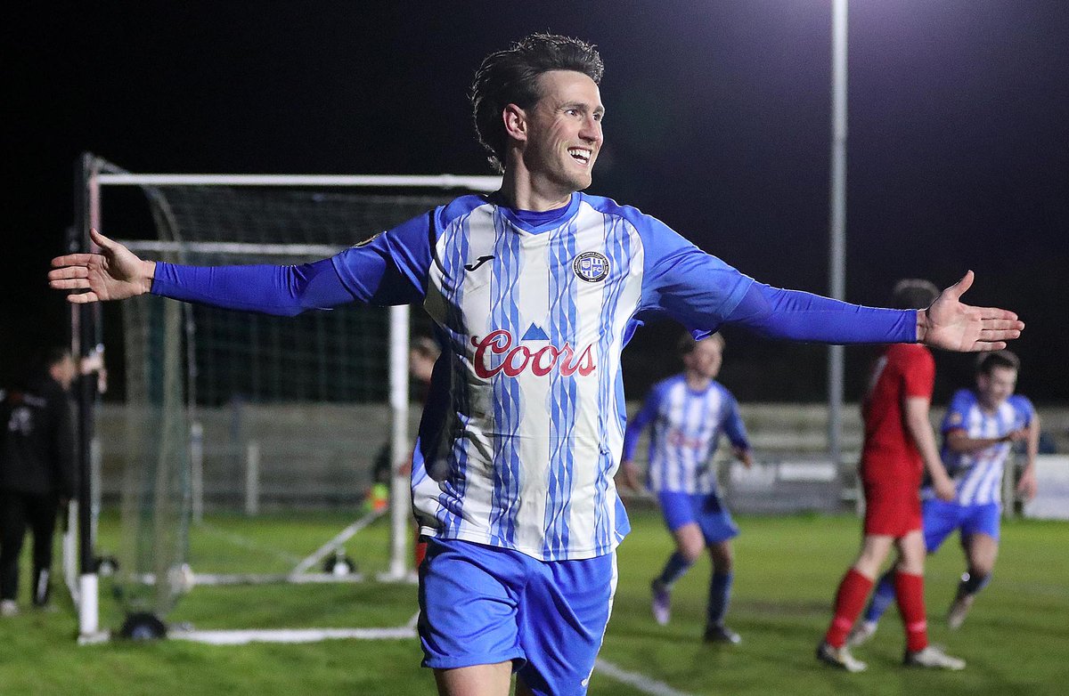 NickyHayesPhoto's tweet photo. To view a selection of images from yesterday's @HullbridgeFC vs @Benfleet_FC in the @EssexSenior visit https://t.co/JjjuMqcvx0 @CJPhillips1982 Echo @KelsonRM44 @ellis_devs https://t.co/baheNRcbmS