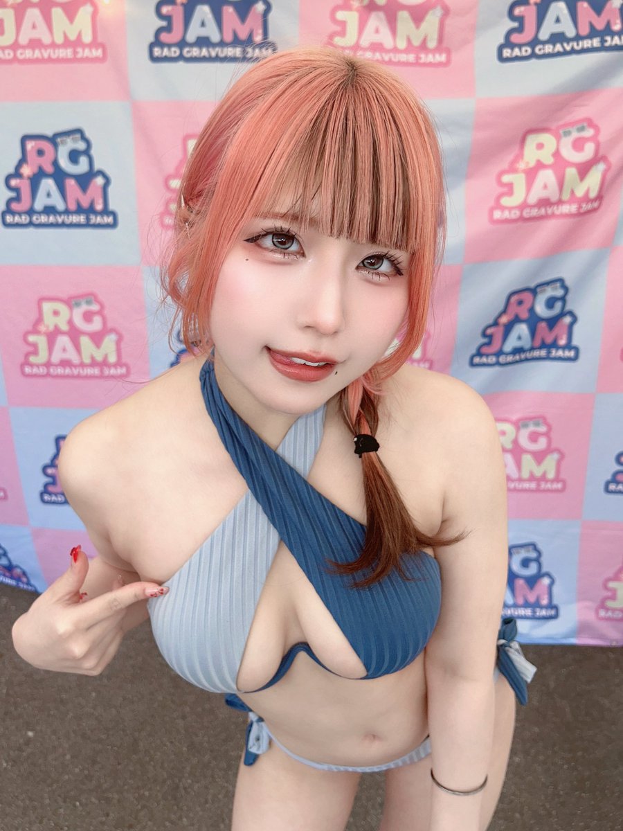 こふく tweet media