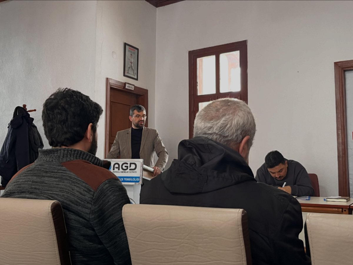 İl Divan Toplantımız, Şube Başkanımız Mustafa Özkan Bey'in açılış konuşmaları ile başladı. 

🚩 Mart Ayı İl Divan Toplantısı 
📌 AGD Kütahya Merkez İlçe Temsilciliği 
🗓️ 29.03.2026