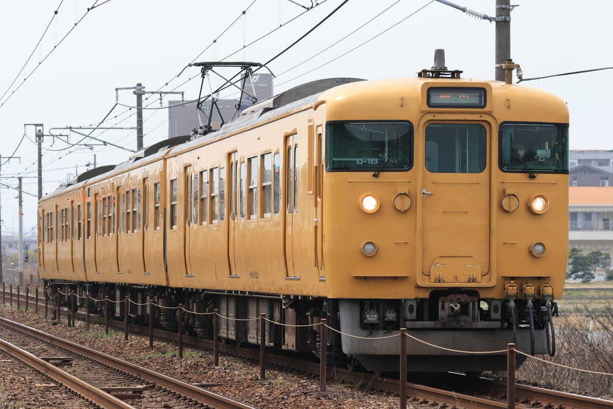 chabi702's tweet photo. 2026.3.29 中庄-庭瀬
1740M 普通岡山行
115系3連 D18編成
運番岡電臨7142はこの列車の後
車両交換により227系500番台L17編成にバトンタッチ
L17編成が入っていた運番岡電55にD18編成が充当されているようだ
#115系 https://t.co/CK6iXYx1mG
