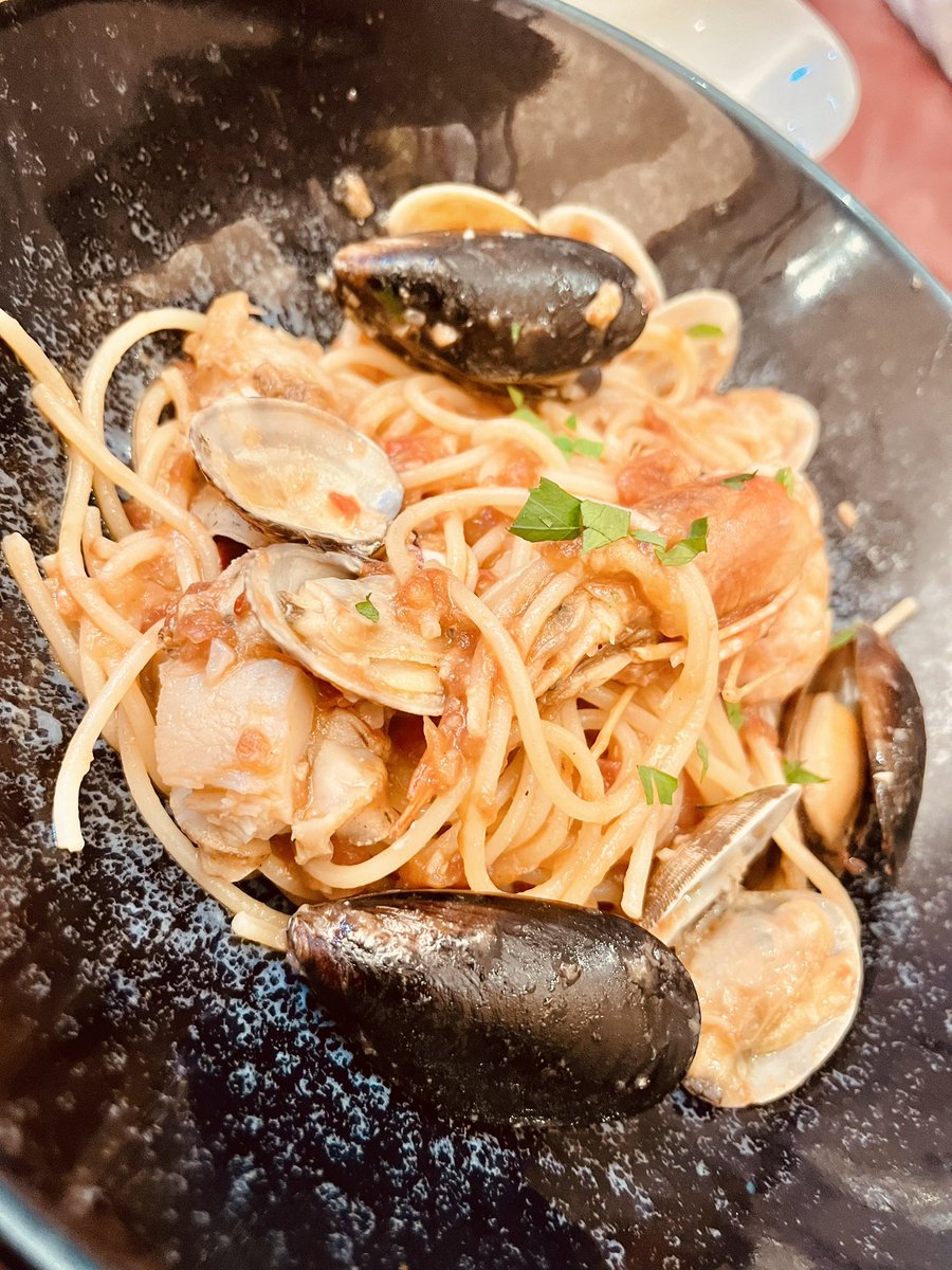 自由が丘桜まつりに行ってきました。いつもは散っているんだけど😅今年は満開🌸🙂‍↕️💓